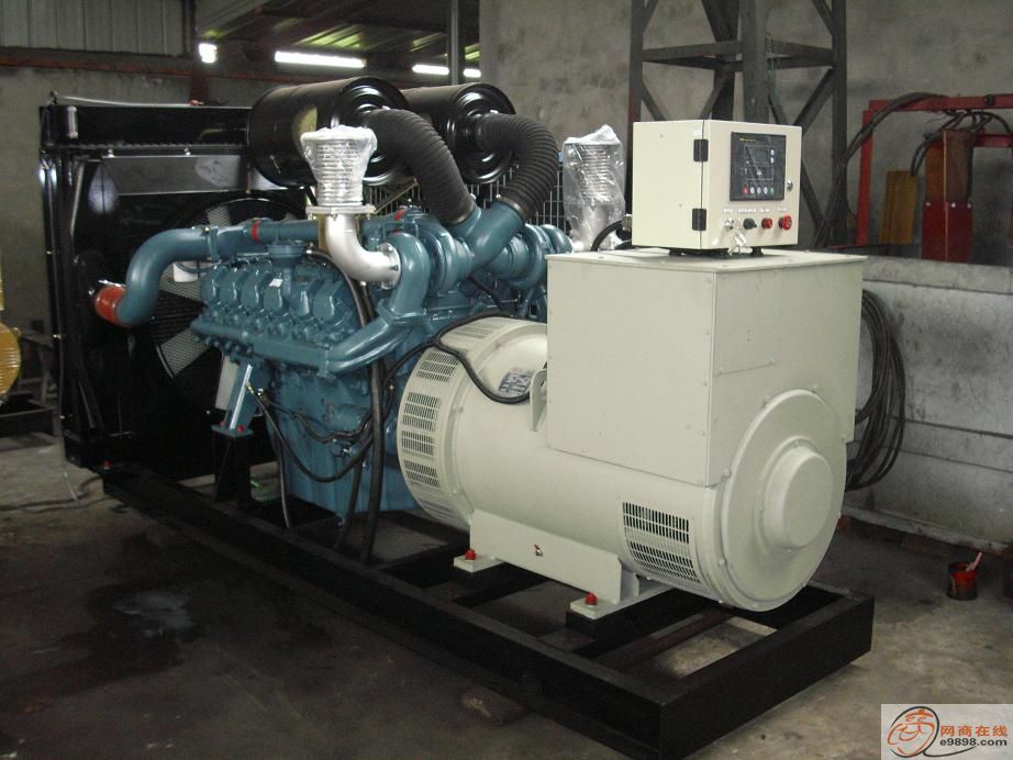 ?？谏喜癫裼桶l(fā)電機(jī)組成交一臺(tái)850KW