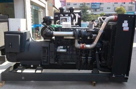 玉柴柴油發(fā)電機(jī)組550KW成功交付-裝貨中
